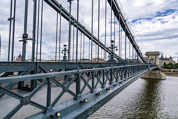 Chain Bridge Budapest KAC0744