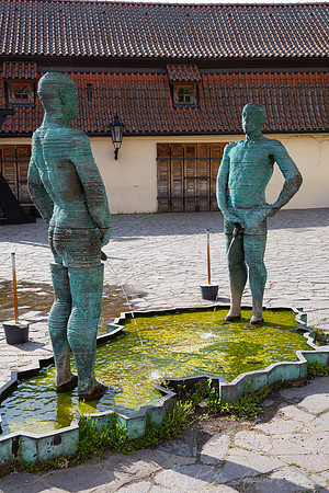 Statues Men Peeing KAC0503
