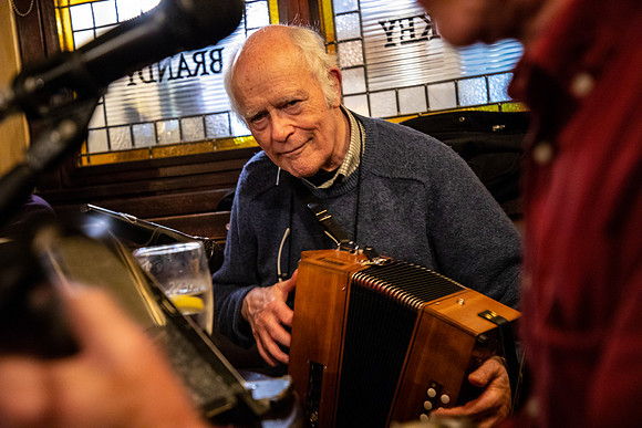 Musicians Irish Pub KAC1316