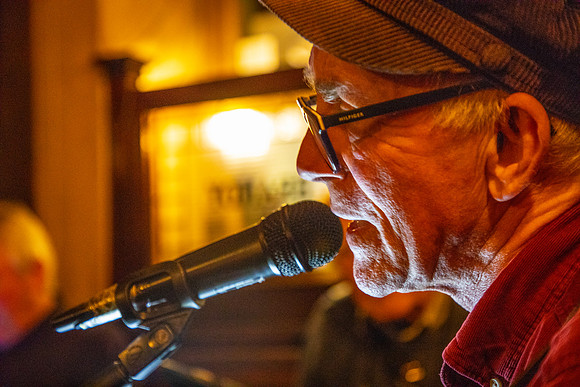 Musicians Irish Pub KAC1319