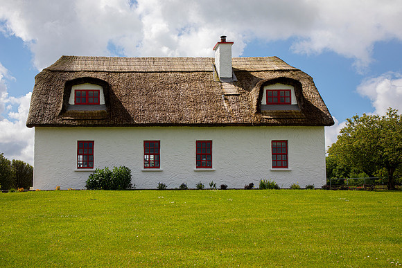 Thatched Roof Cottage KAC8507