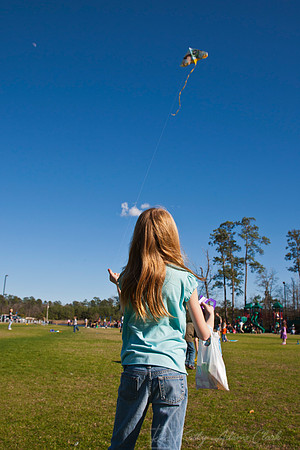 Girl Flying a kite KAC4868