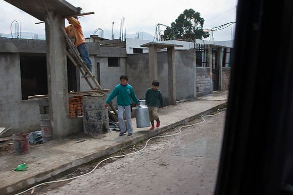 Ecuador street scene KAC6254