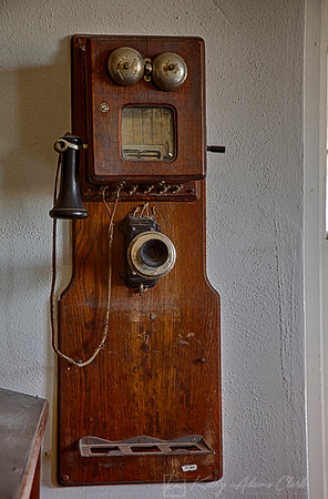 Antique telephone KAC0508_HDR