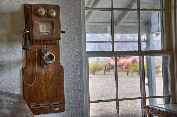 Antique telephone KAC0501_HDR