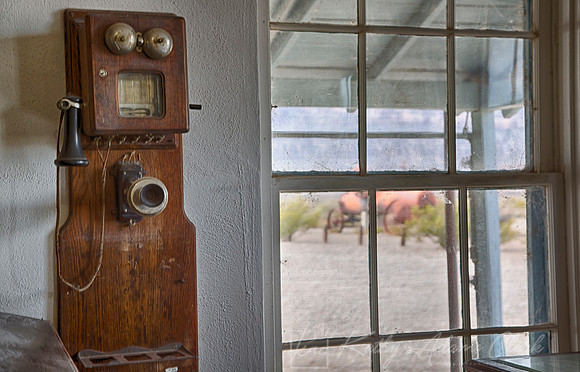 Antique telephone KAC0491_HDR