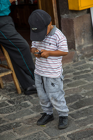 Child with cellphone KAC0653